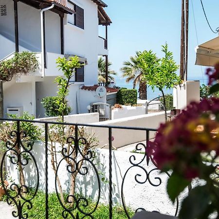 Beachfront Deluxe Apt. Пефкохорі Екстер'єр фото