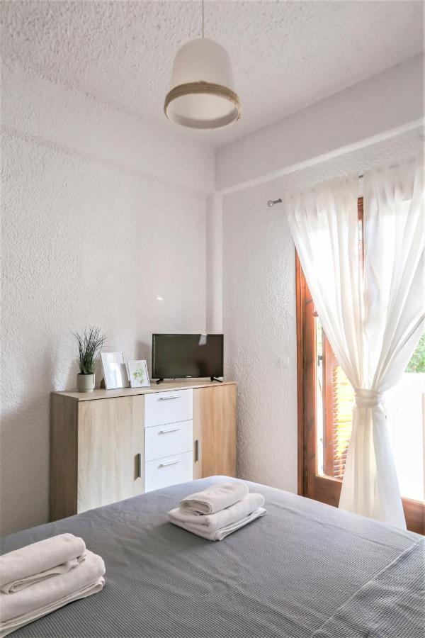 Beachfront Deluxe Apt. Пефкохорі Екстер'єр фото