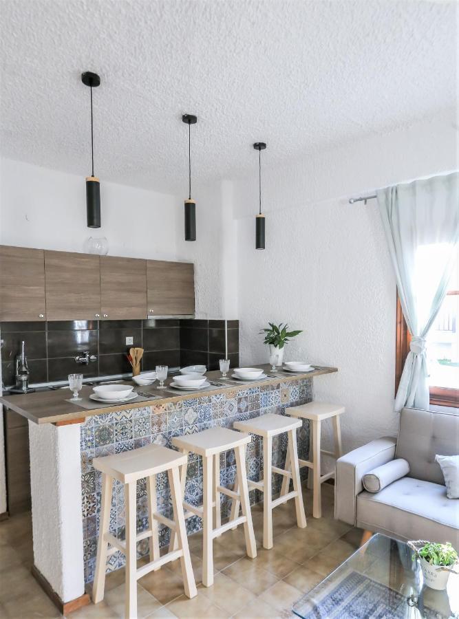 Beachfront Deluxe Apt. Пефкохорі Екстер'єр фото