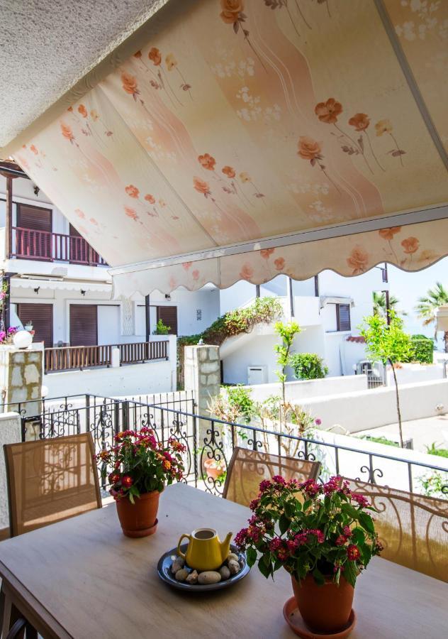 Beachfront Deluxe Apt. Пефкохорі Екстер'єр фото